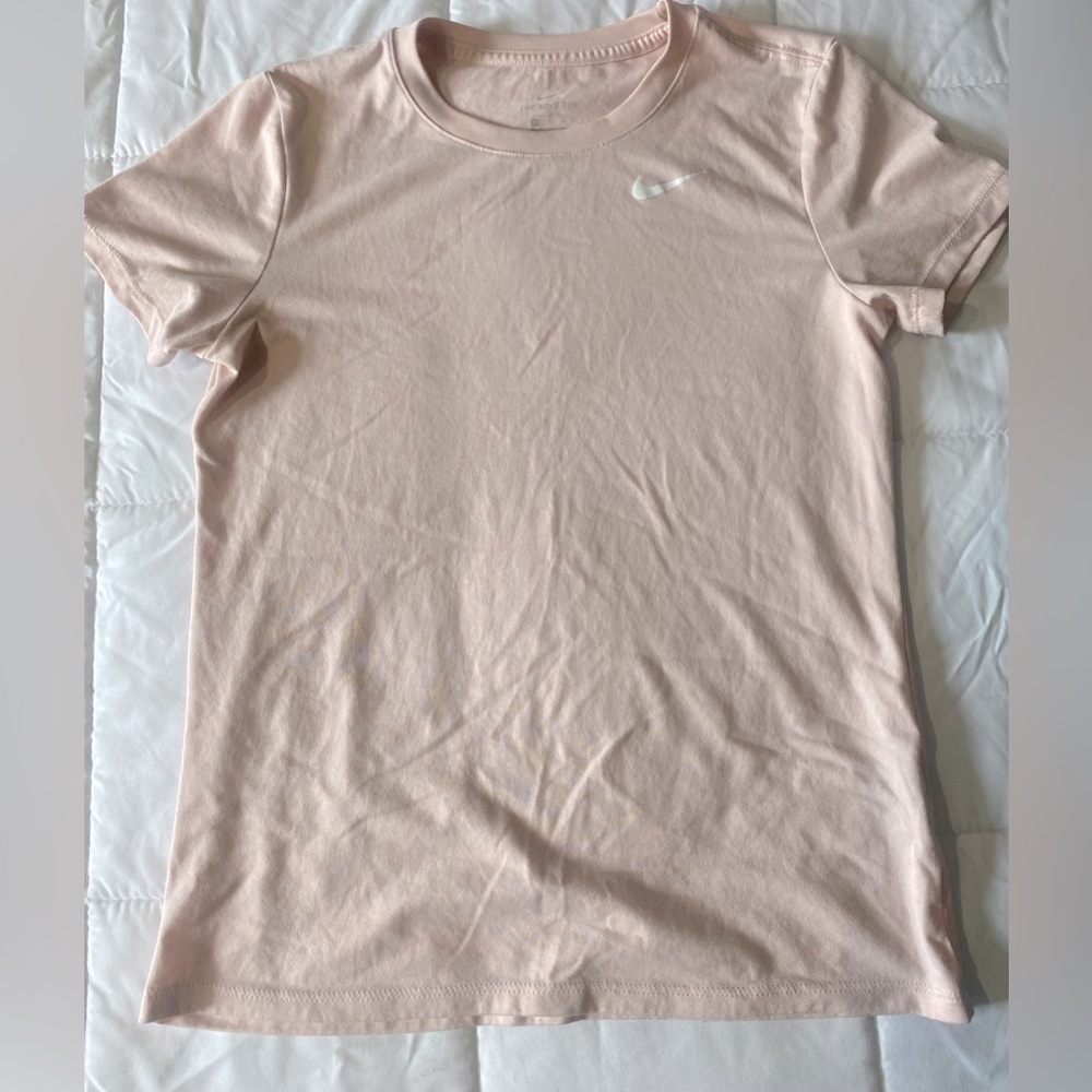 Light pink women’s Nike t-shirt